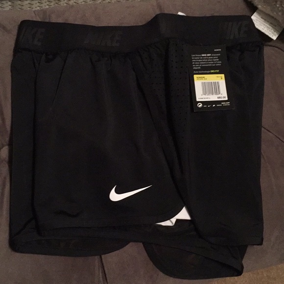 Nike Women’s shorts - Picture 2 of 3
